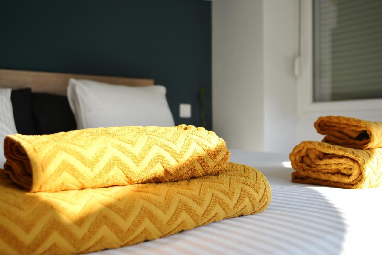 Bella Suite City Center, Parking テッサロニキ エクステリア 写真