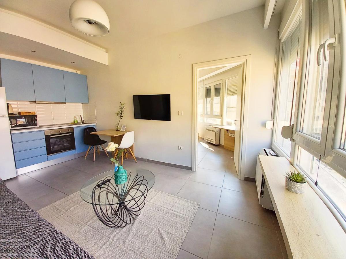 Bella Suite City Center, Parking テッサロニキ エクステリア 写真